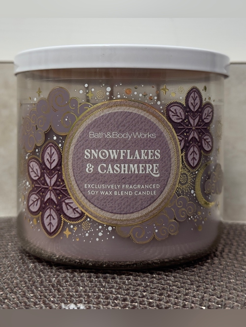 NWT Bath & Body Works Snowflakes & Cashmere Soy 3-Wick Candle